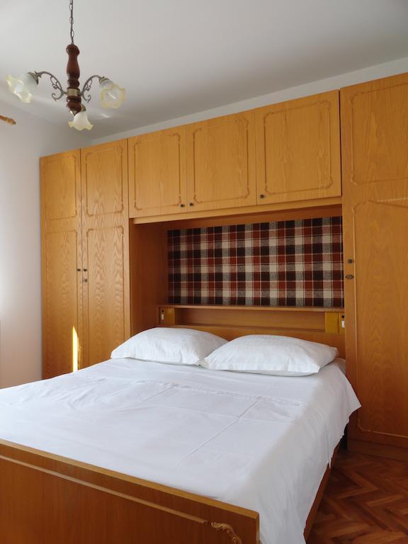 Apartments & Rooms Karmela Banjol Room photo